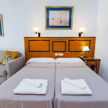 Private Studio Pyr By The Beach Promenade - Shared Pool Available Fuengirola Exterior photo